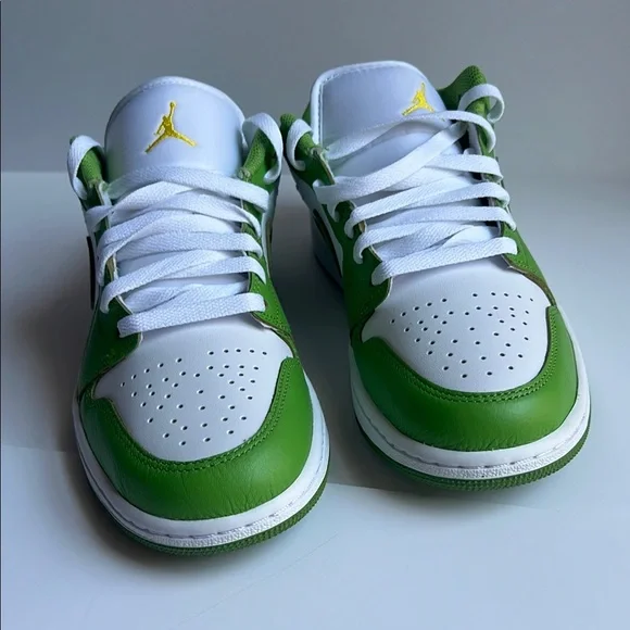 Air Jordan 1 Low SE Green and White Sneakers